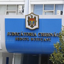 Alertă cu bombă la Judecătoria Chișinău, sediul Buiucani. Angajații, evacuați (UPDATE)