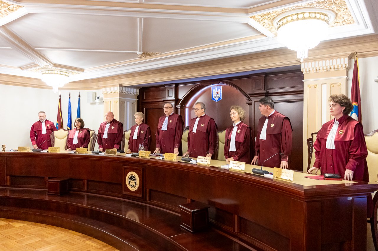 România: Averile demnitarilor nu trebuie publicate pe site-ul ANI și nici nu trebuie să includă bunurile și veniturile soților. Decizia CCR și valul de critici