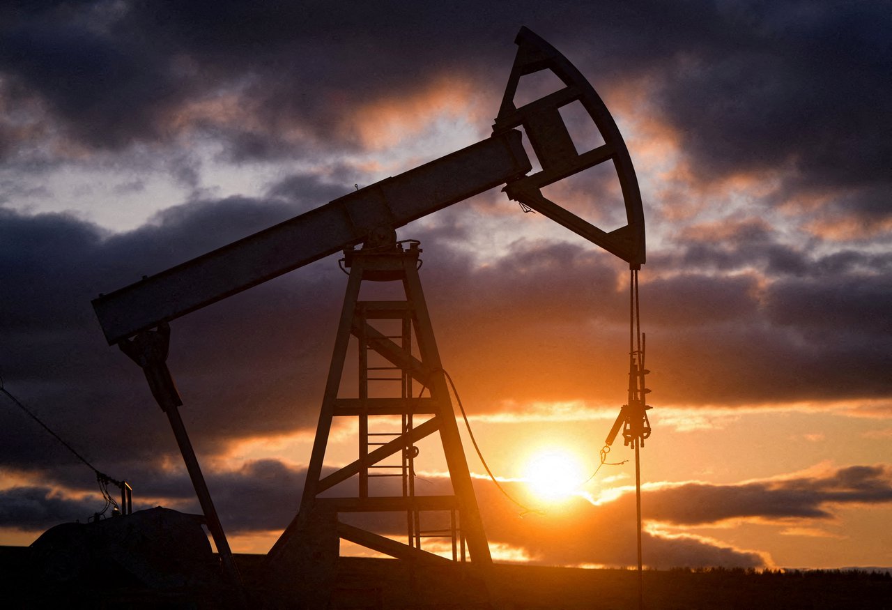 Veniturile Rusiei din afacerile cu petrol și gaze au scăzut cu peste o treime