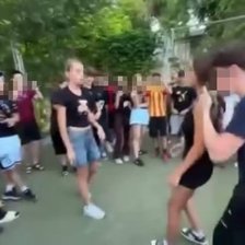 Agresiuni între minori pe teritoriul unui liceu. Poliția demarează proces penal, iar MEC promite măsuri „conform legii”