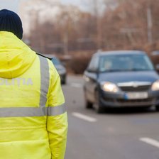 Circulația cu farurile aprinse pe timp de zi, obligatorie cinci luni pe an. Amenzile pot ajunge la 450 de lei