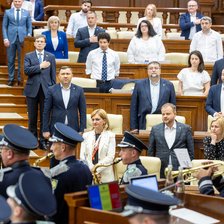 Parlamentul, convocat în ședință specială: Cinci judecători ai Curții Constituționale vor depune jurământul