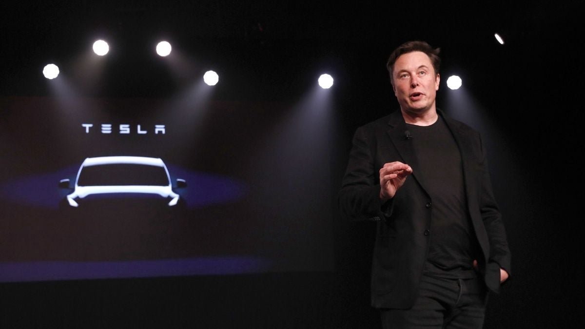 Acțiunile Tesla, în scădere la bursă. Capitalizarea companiei lui Musk s-a înjumătățit, comparativ cu luna decembrie 2024