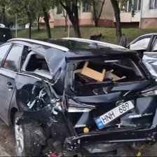 Sectorul Ciocana: Trei mașini parcate, lovite de un automobil într-un accident rutier (VIDEO)