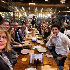 Deputați și miniștri, surprinși la o cină caritabilă într-un local din Chișinău