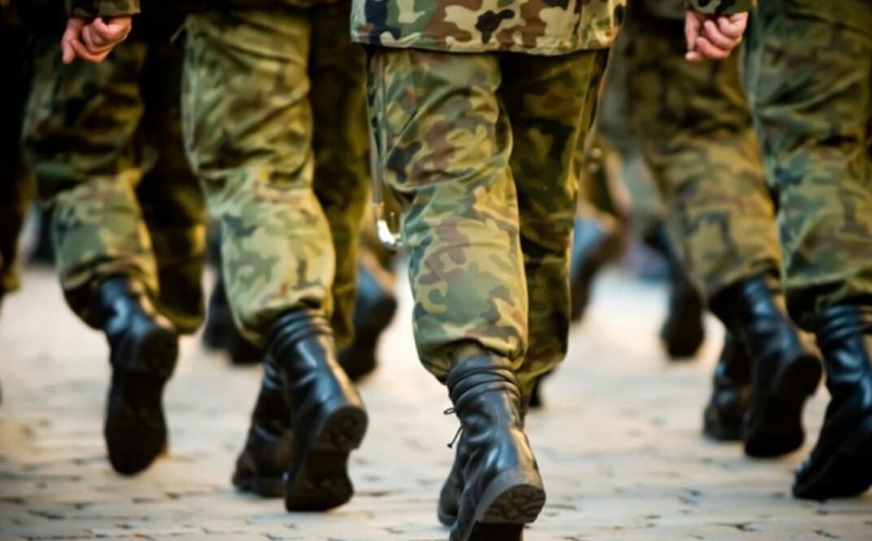 Tânărul care ar fi avut droguri la o unitate militară, plasat în arest pentru 30 de zile