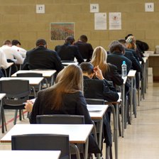 MEC: Rata de promovare a examenelor de clasa a IX-a, mai mică față de anul trecut. Peste 100 de elevi, eliminați pentru fraudă