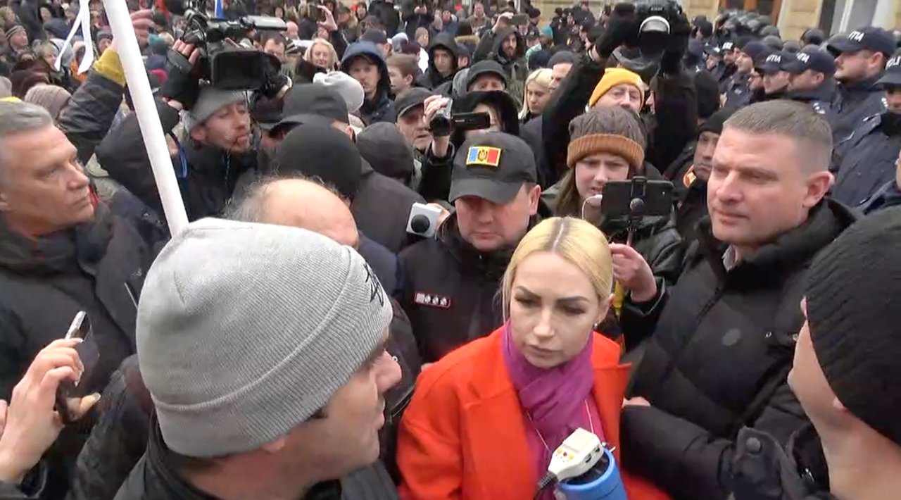 Traseu blocat la Stăuceni, acces restricționat în centrul Chișinăului și mulțimea dirijată de Partidul Șor pe strada centrală a capitalei. Proteste cu incidente (VIDEO)