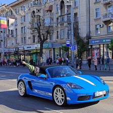 Focuri de armă și goană cu mașina pe bd. Ștefan cel Mare din Chișinău. Poliția: Sunt filmări pentru un film (VIDEO)