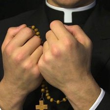 Polonia: Scandal sexual în Biserica Catolică. Un bărbat din escortă și-a pierdut cunoștința la o orgie ce ar fi organizată de preoți
