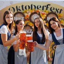 Festivalul care reunește iubitorii de bere: Cum a fost la Oktoberfest la berăria Keller Holz
