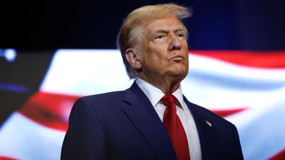Trump impune taxe vamale de până la 25% Canadei, Mexicului și Chinei, din 1 februarie