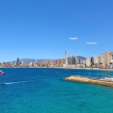 Jurnal spaniol: Benidorm, bloc cu vedere la libertate