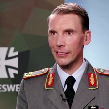 Vetera­ni ucraineni ar putea instrui ofițerii Bundeswehr-ului, anunță un general german