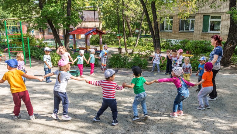În R. Moldova sunt peste 494 de mii de minori. Copiii din mediul rural, supuși unui risc mai mare de sărăcie 