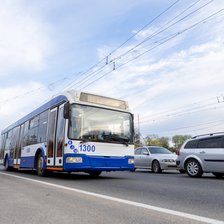 Deranjament la rețeaua de contact pe strada Uzinelor. Circulația troleibuzelor, afectată