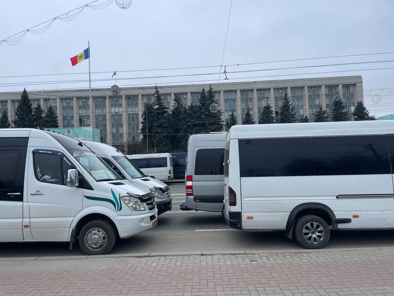 „Vom sprijini operatorii care respectă regulile”: MIDR, după ce transportatorii s-au plâns că „atitudinea autorităților îi distruge”