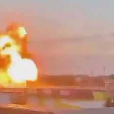 Rusia: O fabrică de echipamente militare, lovită de dronele ucrainene. Atacul a provocat un incendiu (VIDEO)