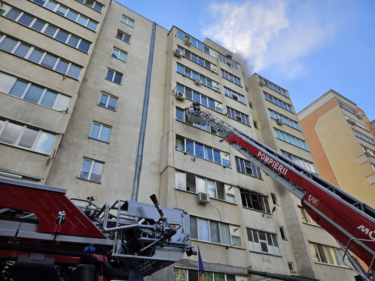 Incendiu într-un bloc de locuit de la Ciocana. O persoană și-a pierdut viața (FOTO/VIDEO)