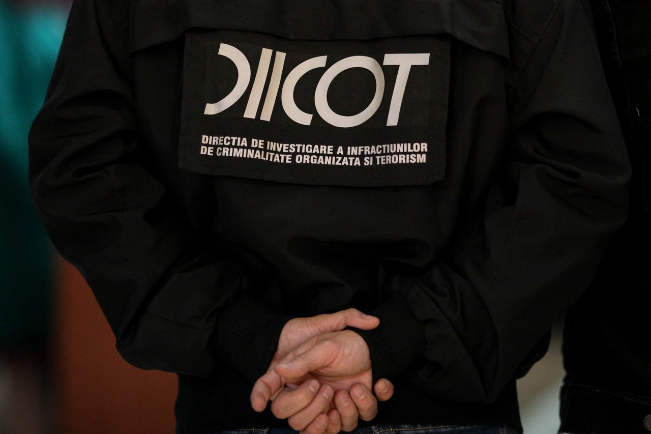 Un columbian care ar fi fost instruit din Rusia să arunce în aer obiective din România, a fost prins de DIICOT și SRI
