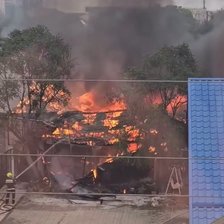 Incendiu la un restaurant din Comrat. O terasă din lemn a fost distrusă aproape complet (VIDEO)