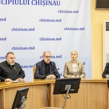 Bani alocați pe criterii politice? Socialiștii acuză primarul de lipsă de transparență în distribuirea bugetului municipal