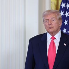 Donald Trump a semnat legea care obligă publicarea „dosarelor Epstein”