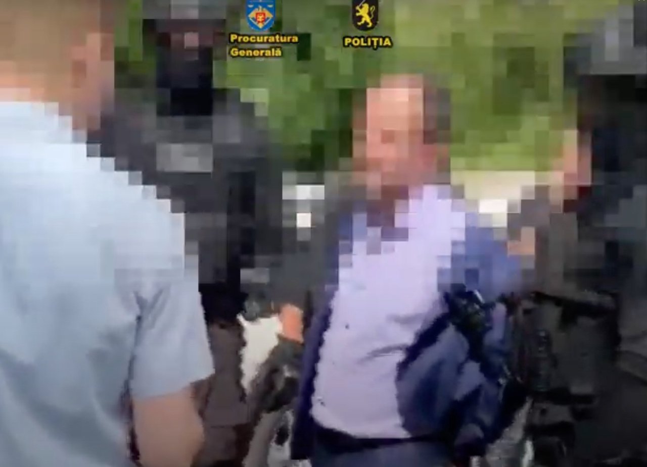Un bărbat riscă să stea zece ani după gratii, după ce ar fi șantajat o femeie cu imagini intime