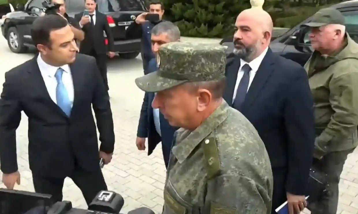 Au început negocierile între Azerbaidjan și secesioniștii armeni din Nagorno-Karabah. Armenia avertizează despre o posibilă „epurare etnică”
