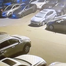 Ar fi furat plăcuțele de înmatriculare de la mai multe mașini pentru a șantaja proprietarii: Un bărbat, reținut de oamenii legii