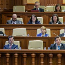 Noul Executiv a depus jurământul. Cine sunt noii și vechii membri ai cabinetului Recean. Țara trebuie să-și cunoască miniștrii! (VIDEO) 