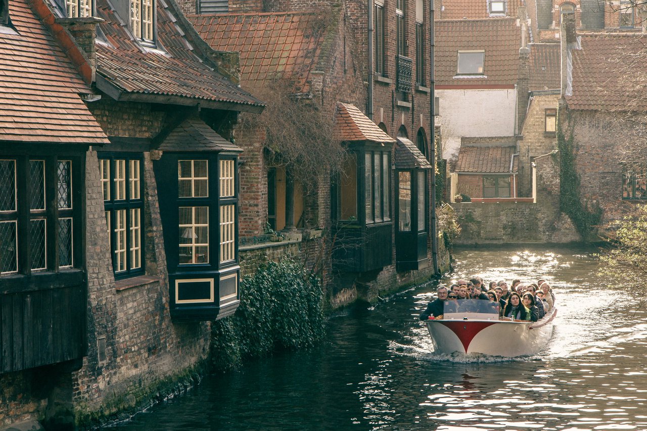 Orașul belgian Bruges roagă turiștii să nu mai fure pietrele din caldarâm