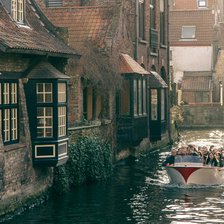 Orașul belgian Bruges roagă turiștii să nu mai fure pietrele din caldarâm