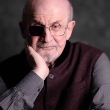 Atacatorul lui Salman Rushdie, condamnat la 25 de ani de închisoare pentru tentativă de omor

