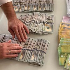 Percheziții la Chișinău într-un dosar de corupere electorală: Peste un milion de lei, ridicați de la afiliați ai unei fundații din Rusia