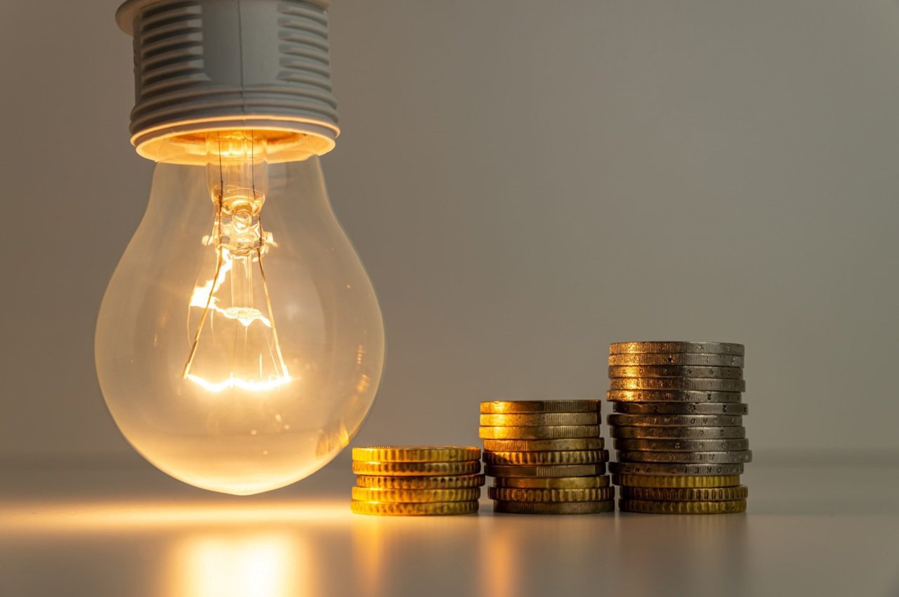Primii 110 kwh la preț vechi, indiferent dacă primești sau nu compensație: Cum va fi aplicat ajutorul UE 