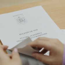 Alegeri prezidențiale în România: Votul a început în diaspora. Șase mii de români s-au prezentat la urne