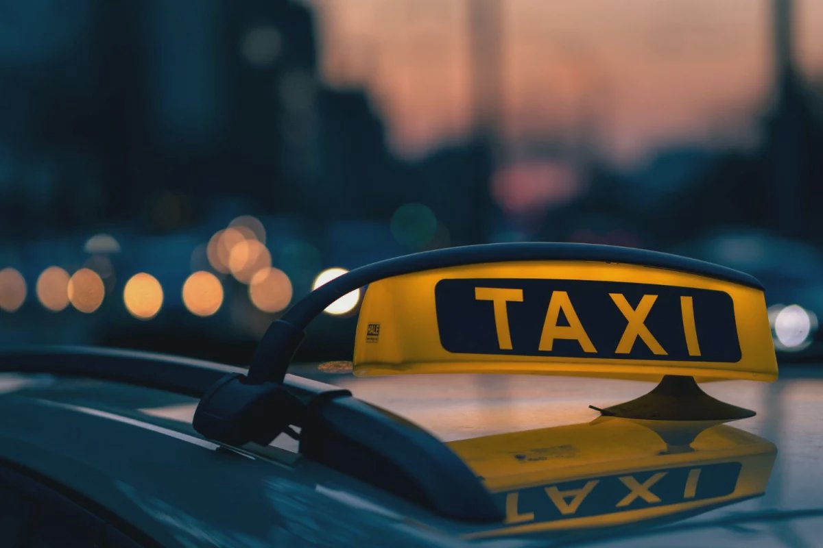 Administratorii parcurilor de taxi au discutat cu autoritățile privind prețurilor la polițele de asigurare. „Vom organiza proteste dacă ne sunt ignorate cerințele” 