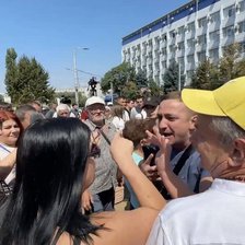 Unii sar de bucurie, alții rămân furioși. Momentul în care protestatarii află sentința din cazul Guțul (VIDEO)