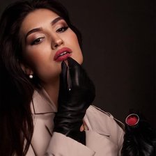 De la make-up artistă la producătoare de cosmetică decorativă minerală. Patricia Ilco: Pe lângă efect decorativ produsele oferă și efect terapeutic 