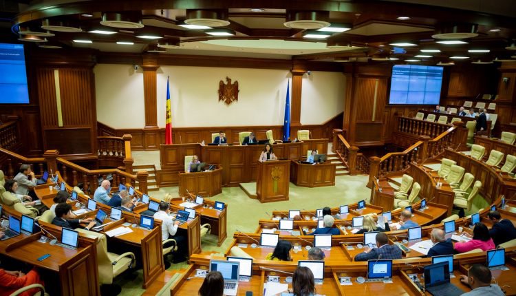 Parlamentul a reexaminat inițiativa legislativă care prevede evaluarea externă a judecătorilor și procurorilor