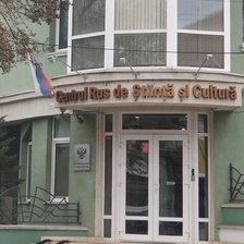 „Nu suntem spioni”. Mai mulți reprezentanți ai comunității ruse se opun închiderii Centrului cultural rus
