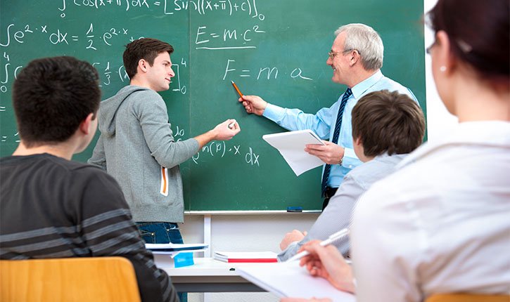 Profesorii, scutiți de reconfirmarea gradului didactic superior. Regulamentul de atestare a cadrelor didactice, modificat