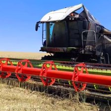 Combină agricolă, mistuită de flăcări pe un câmp din Florești. IGSU: Culturile nu au fost afectate (VIDEO)