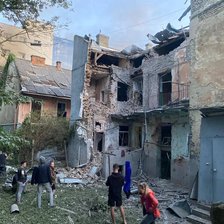 Ucraina, atacată în plină noapte: La Cernăuți au decedat două persoane. Zeci de răniți și distrugeri masive (FOTO)