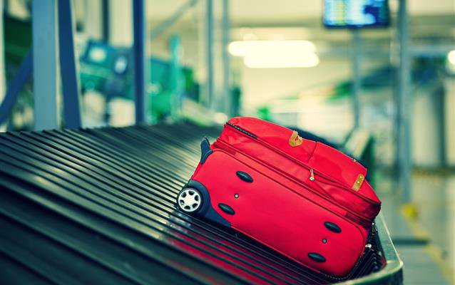 UE interzice companiilor aeriene să perceapă taxe suplimentare pentru bagajele de mână

