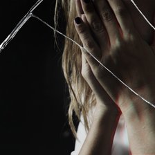 „Puneți mâinile la spate și tăceți”: Femeile deținute și torturate în Hersonul ocupat

