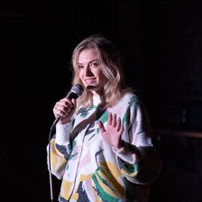 Viața după Google: Cum și-a urmat Valeria Vulpe visul de a face stand-up

