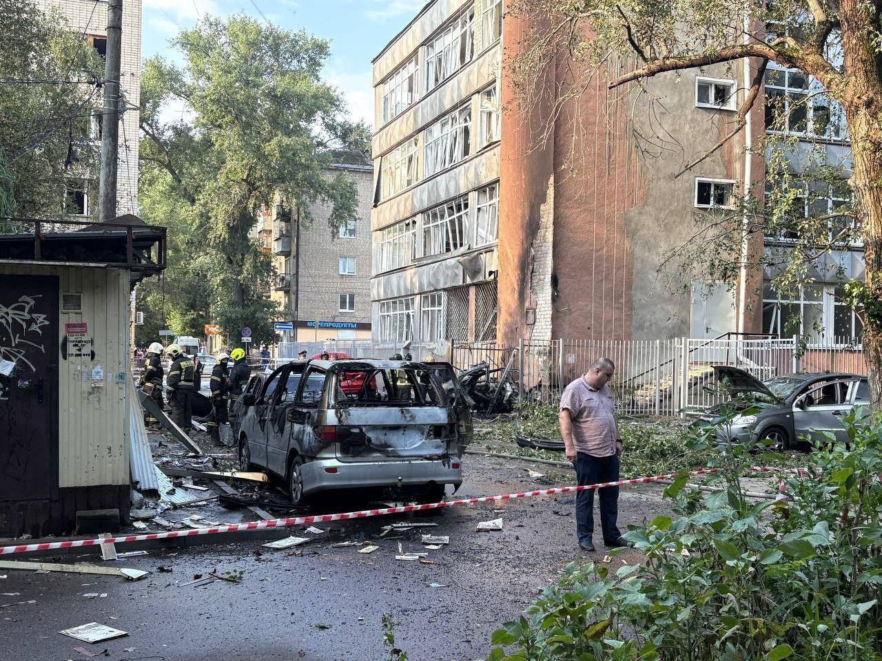 Atac cu drone asupra orașului Voronej: 16 persoane au fost rănite. Au fost avariate locuințe, magazine și o grădiniță (VIDEO)
