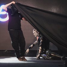 Primul robot umanoid cu AI din Rusia a căzut și s-a dezmembrat, în timpul evenimentului de prezentare (VIDEO)